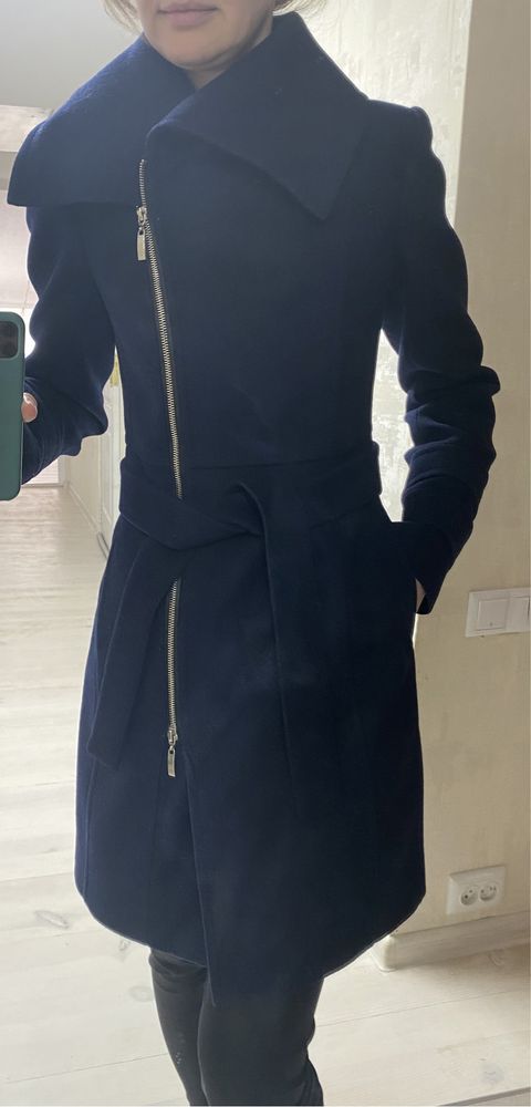 Жіноче демисезонне пальто, темно-синього кольору