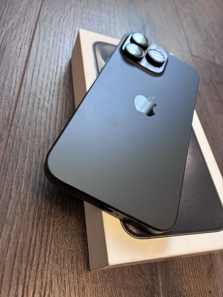 iPhone 15 pro max 256 black titanium