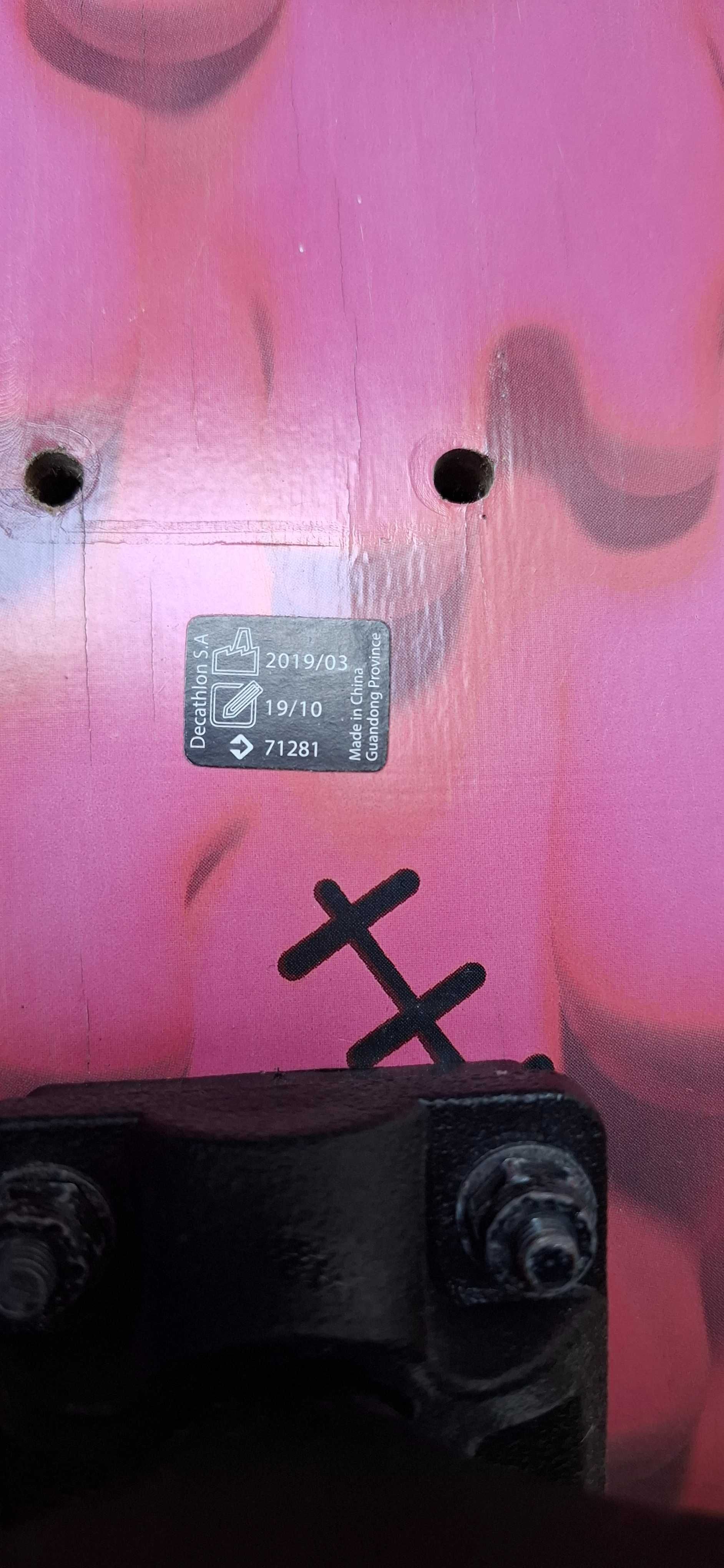 skate de criança: monstro de fato e engravatado