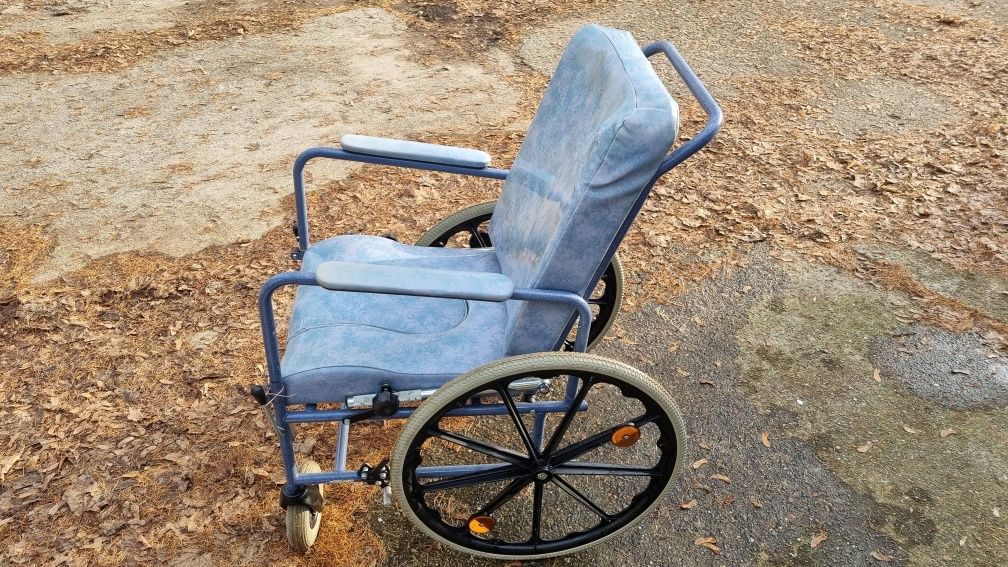 wózek inwalidzki z toaletą