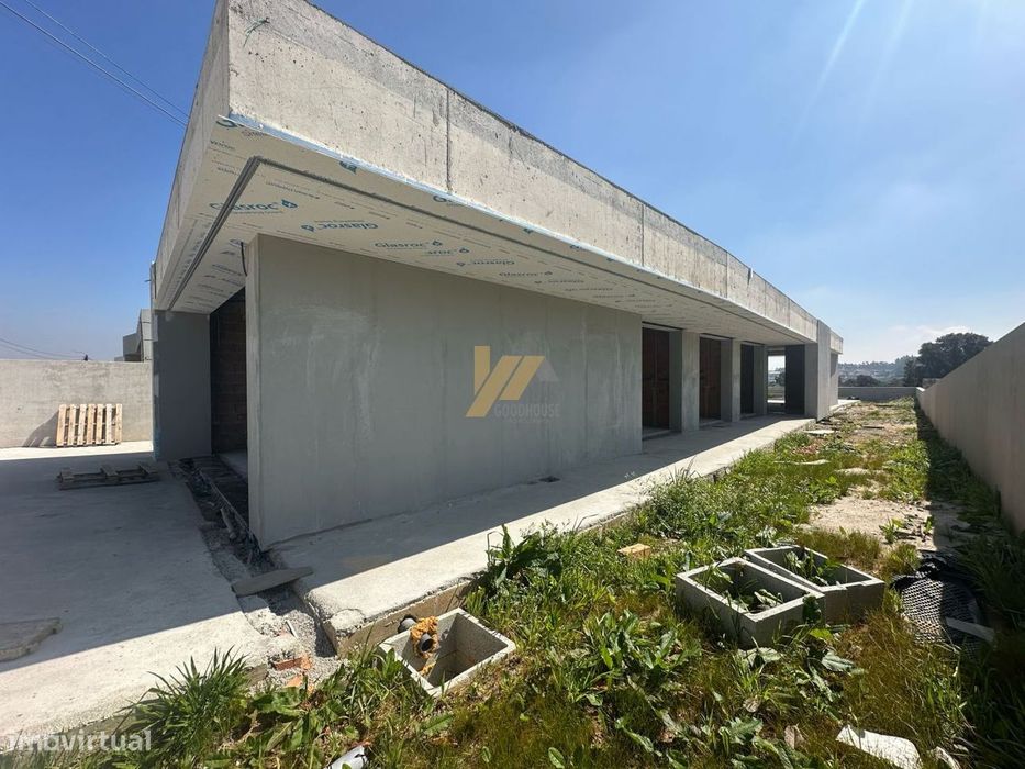 Moradia térrea com piscina