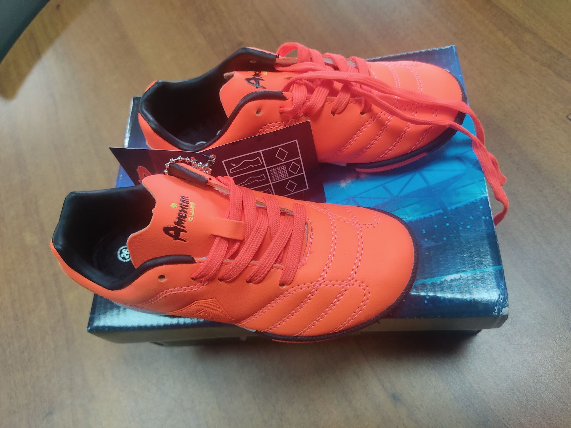 Adidaski neonowe halówki 26 American Club