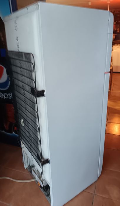 Frigorífico com congelador