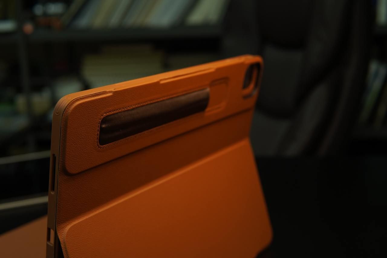 ESR Shift Magnetic (коричневий) для iPad Pro 12.9” (5/6 покоління