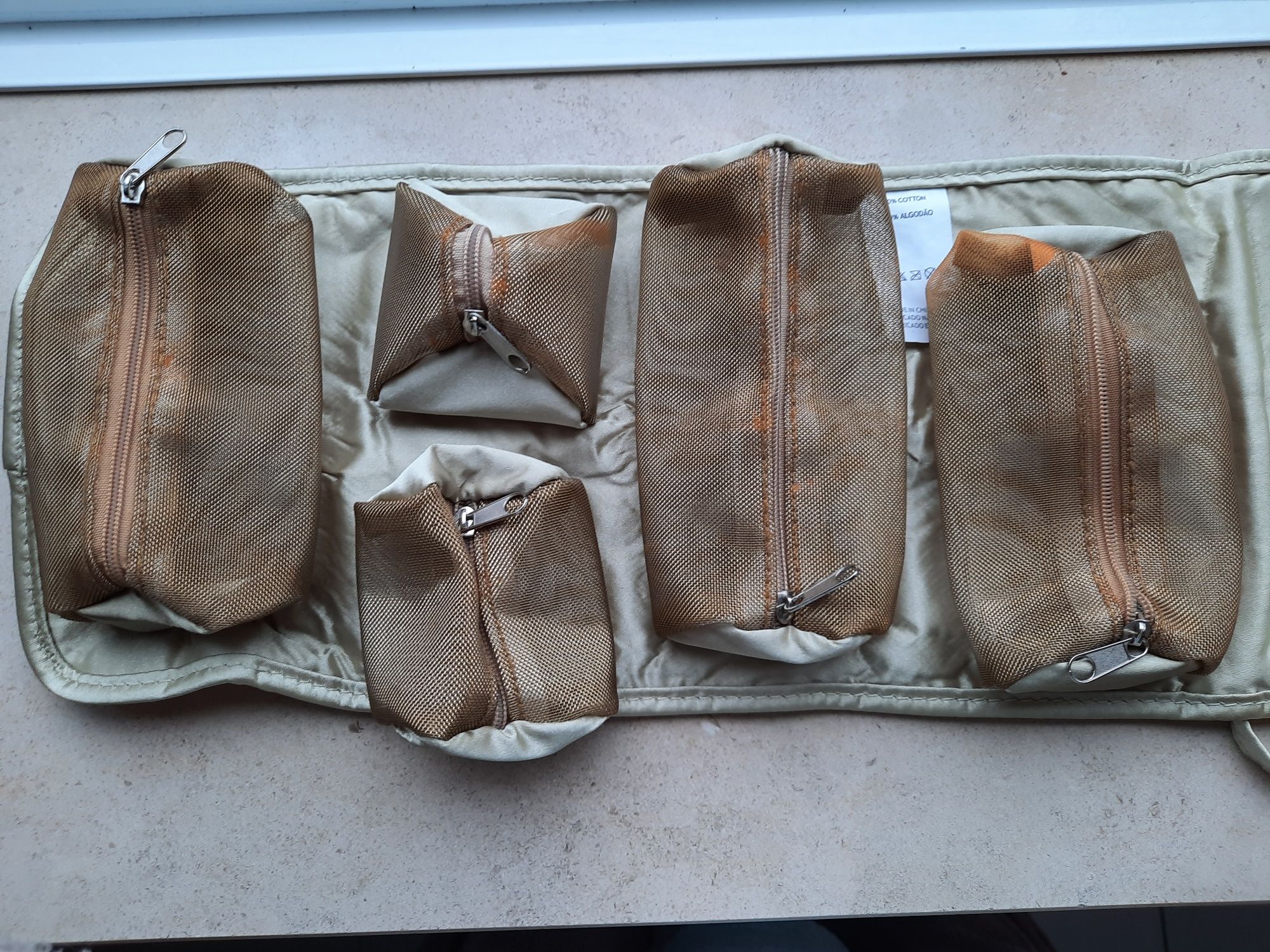 Necessaires Parfois e Piz Buin. Novos