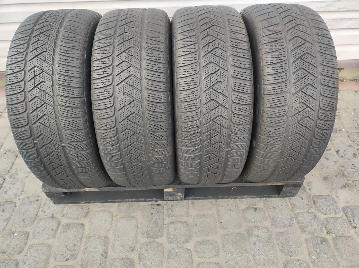 235.55.18 komplet opon zimowych Pirelli Scorpion Winter