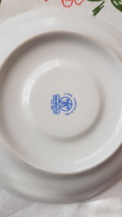 Serwis porcelanowy obiadowy na 12 osób.