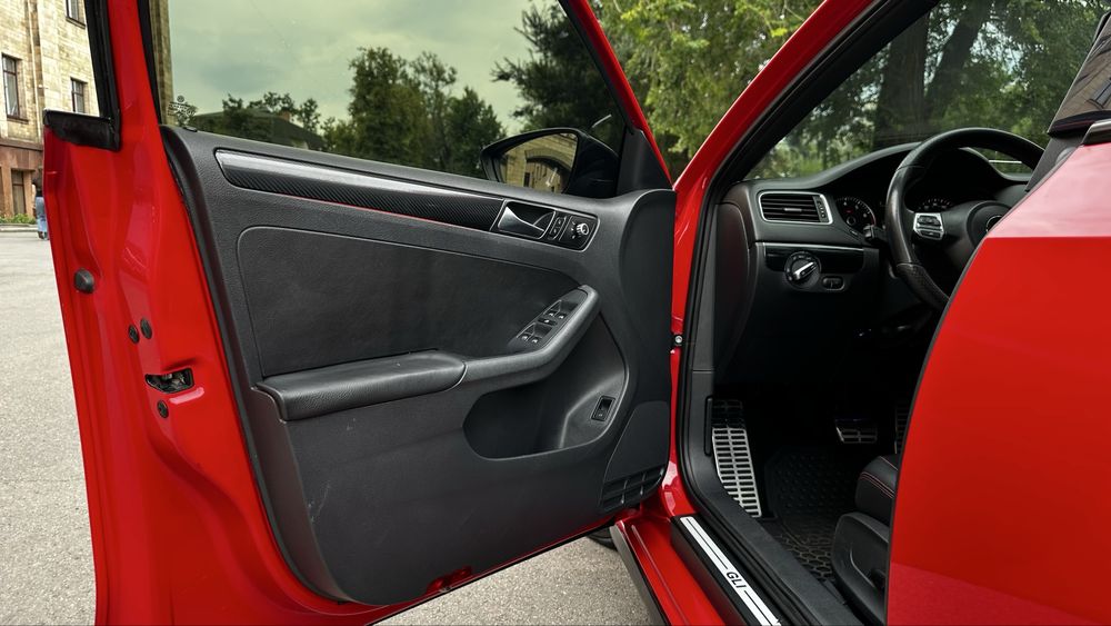 Volkswagen Jetta GLI 2.0 TSI DSG 250 2013