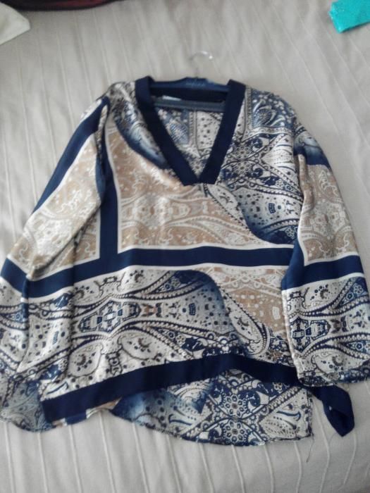 Blusa acetinada efeito túnica