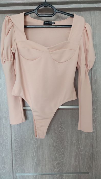 Ніжний персиковий боді pretty little thing розмір М