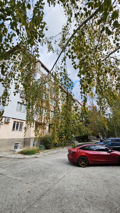 Продам, квартиру на 2 этаже, рядом гараж, ж/м Победа, рядом Сокол.