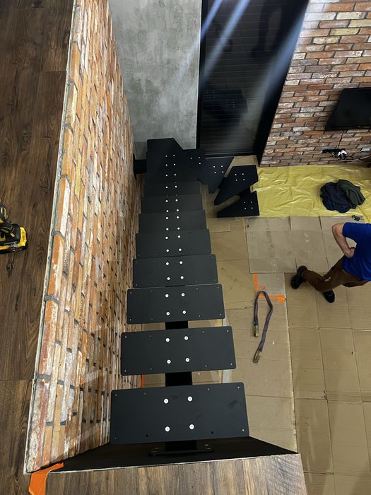 Schody na konstrukcji metalowej nowoczesne loft stalowe