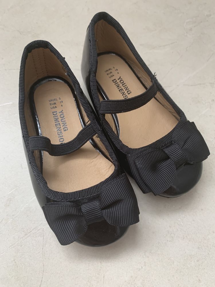 Туфлі чорні для принцеси 19 розміру/ чорні лаковані / стан нових