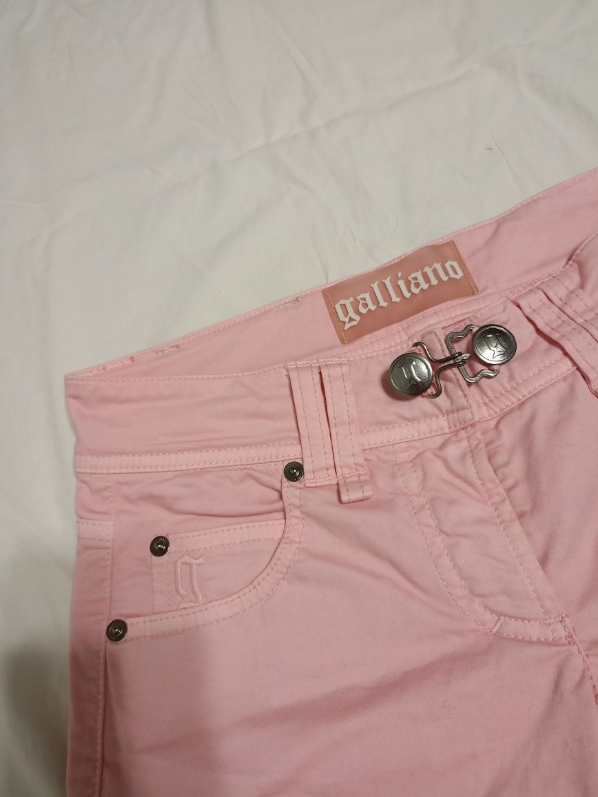 Англійський бренд × Джон Гальяно × Люкс
Авангардні рожеві джинси Joh