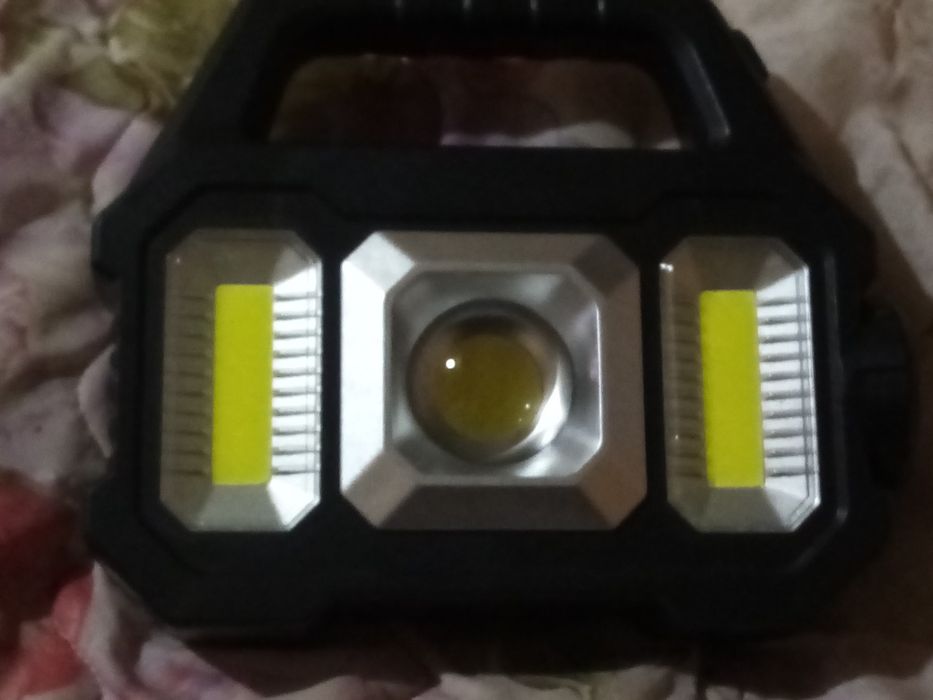 Фонарь с солнечной и ЮСБ подзарядкой