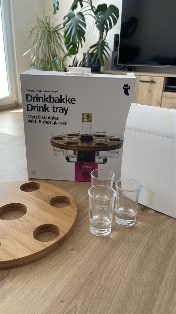 Gadzet imprezowy Alkozabawka stojak ma kieliszki i 6 kieliszków