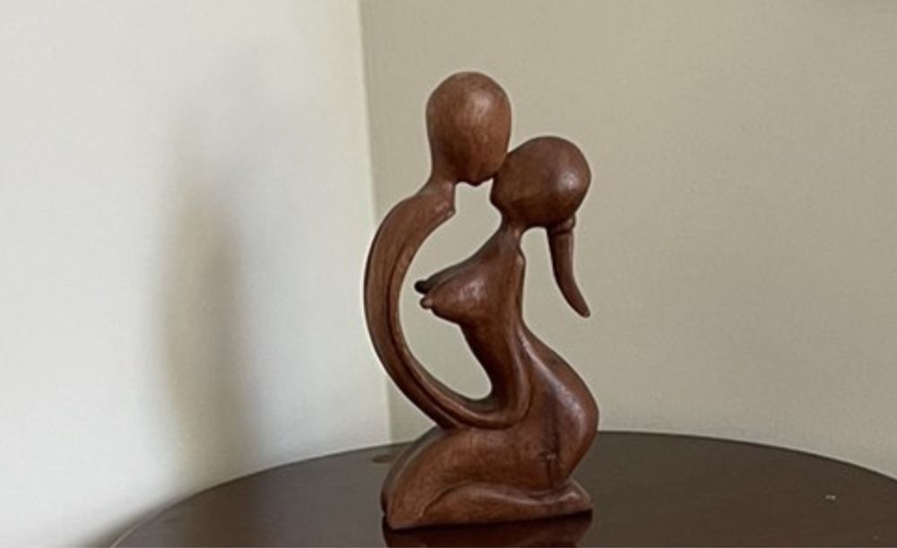 Статуэтка «Влюбленность». Дерево