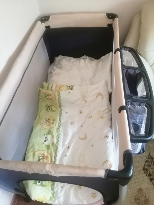 Łóżeczko turystyczne z wyposażeniem