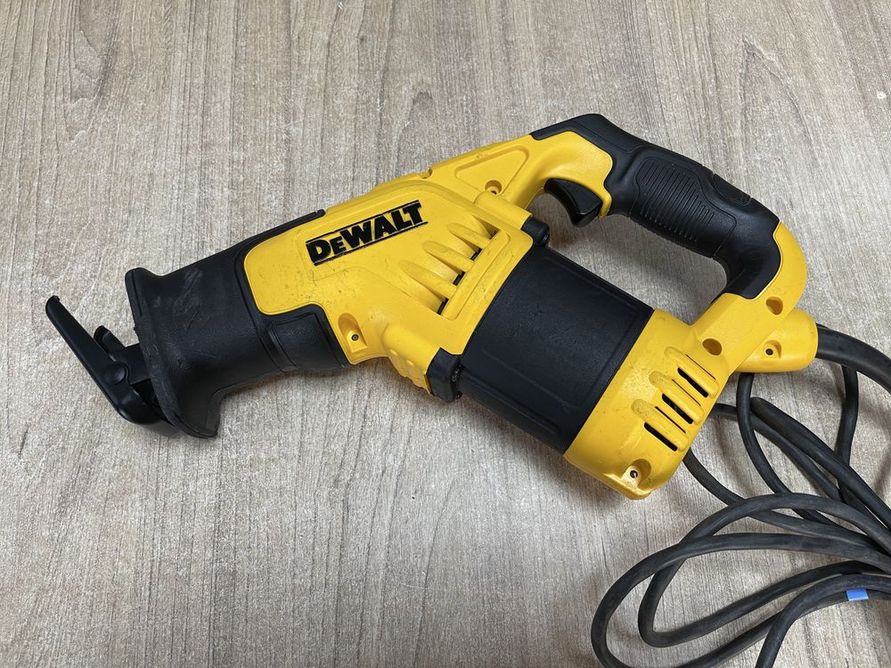 Dewalt DWE357 / вживана мережева шабельна пила Девольт
