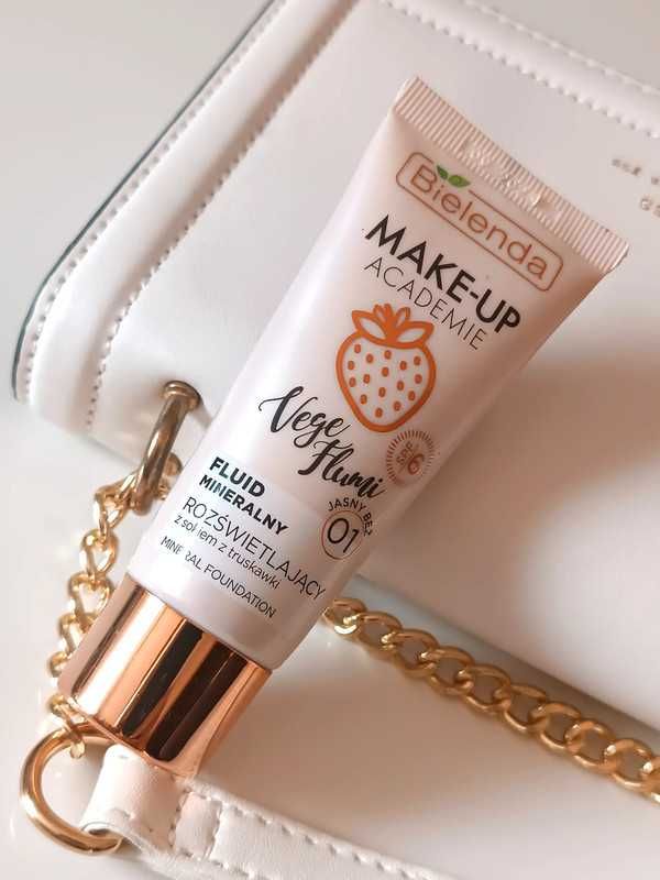 Nowy fluid Bielenda vege flumi 01 jasny beż rozświetlający make-up
