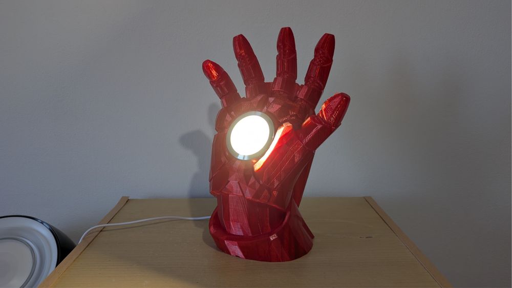 Luminária luva homem de ferro