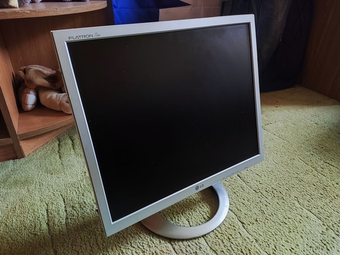 Монитор 19" LG UltraSlim L1970HR-WF