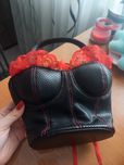 Сумочка в виде корсета с грудью