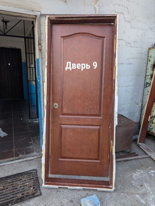 Деревянные двери со стеклом