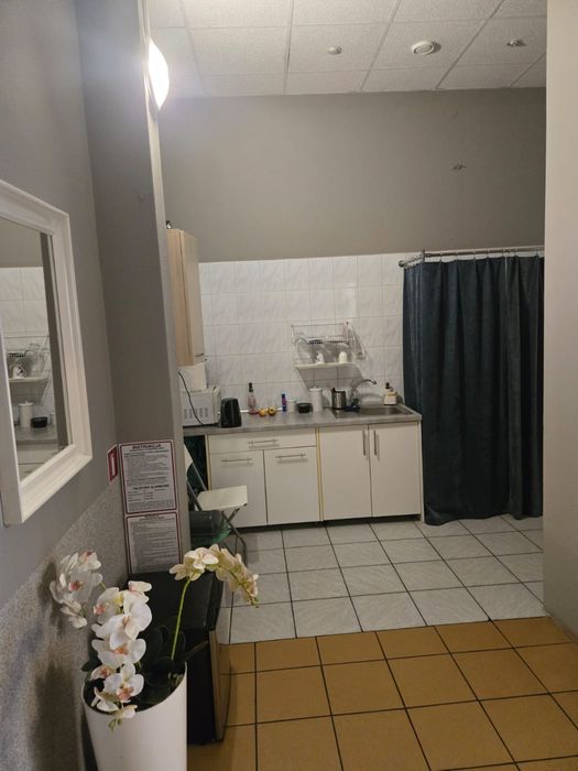 Lokal kosmetyczny * zaplecze sanitarne * centrum miasta