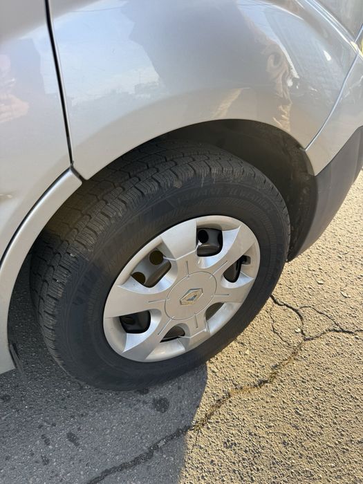 Renault Traffic 2011 року 2,0 дизель пасажир (8+1)