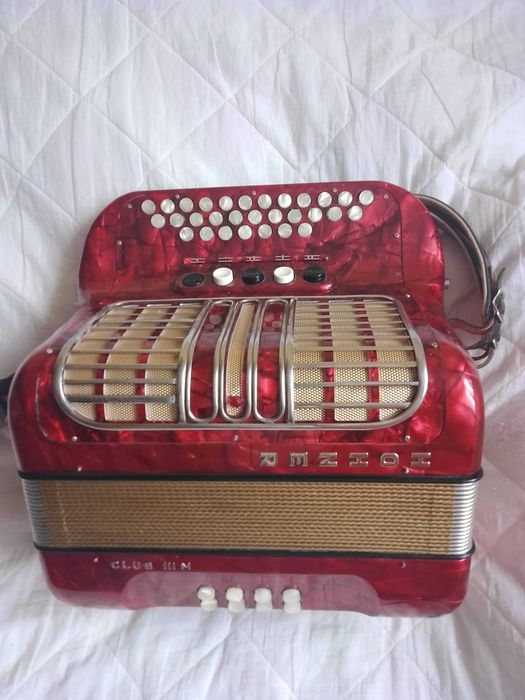 Akordeon HOHNER Club III M, 5 reegestrów,guzikówka