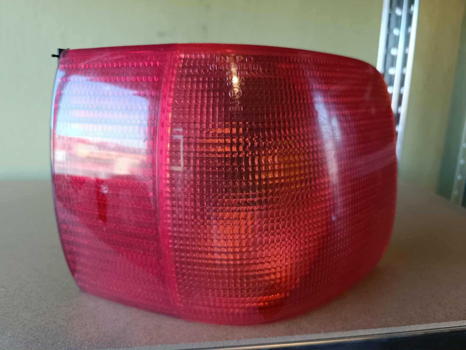 Lampa tylna prawa AUDI 80 B4