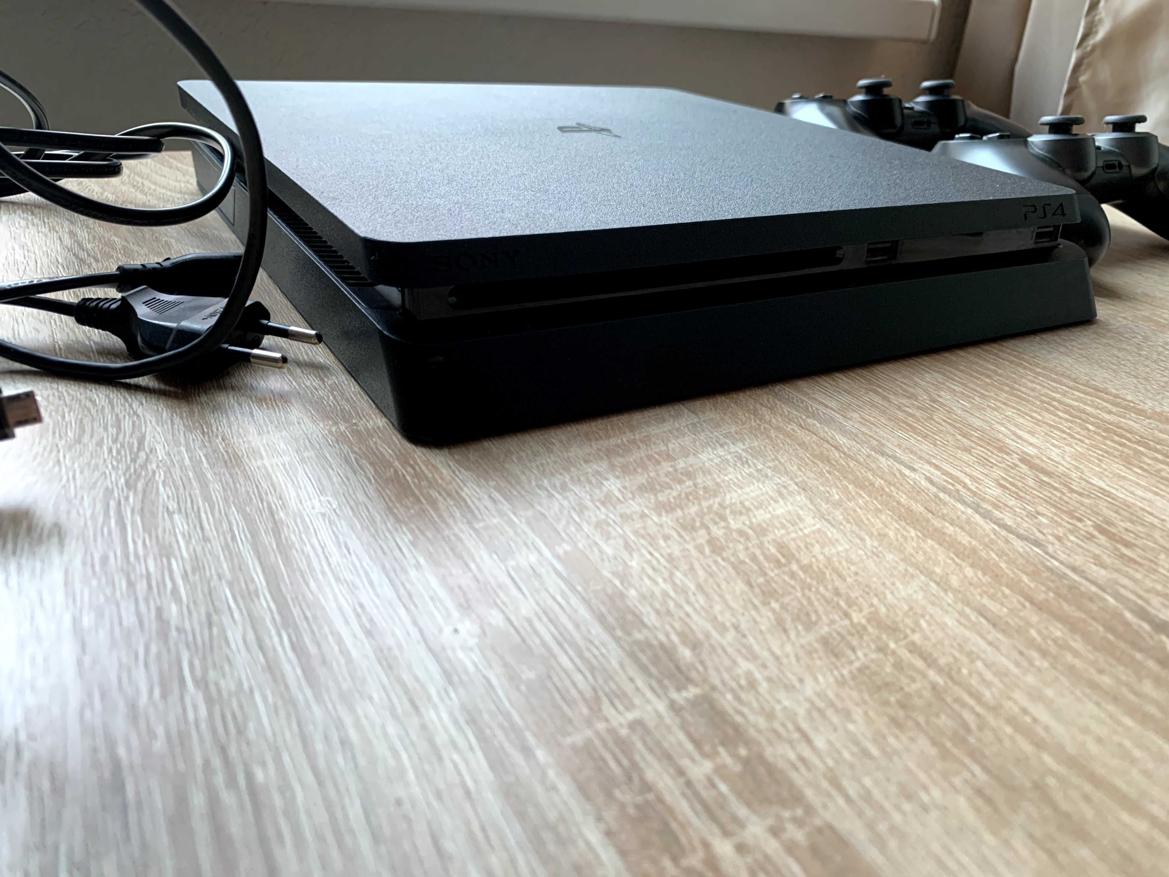 Продам PS4 slim 500Gb + 2 джойстика + акк з іграми та підпискою