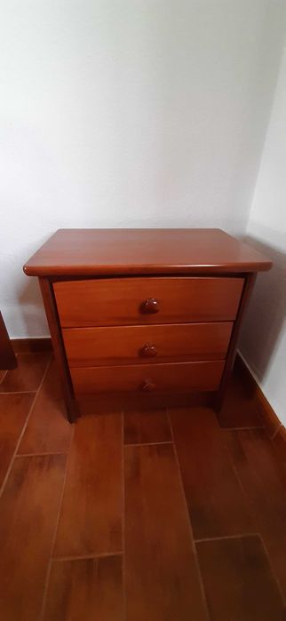 Mobília de quarto solteiro em cerejeira.