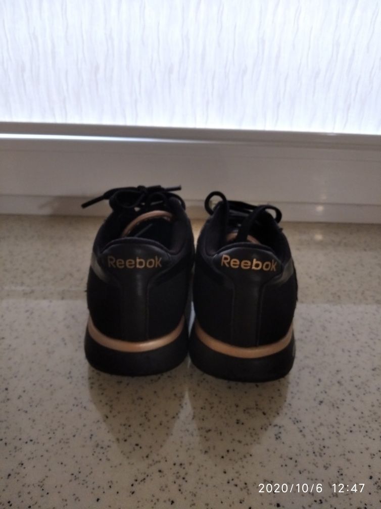Продам жіночі фірмові кросівки "Reebok",36 р.