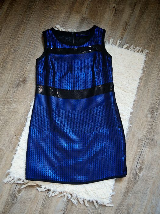 Niebieska sukienka z cekinami