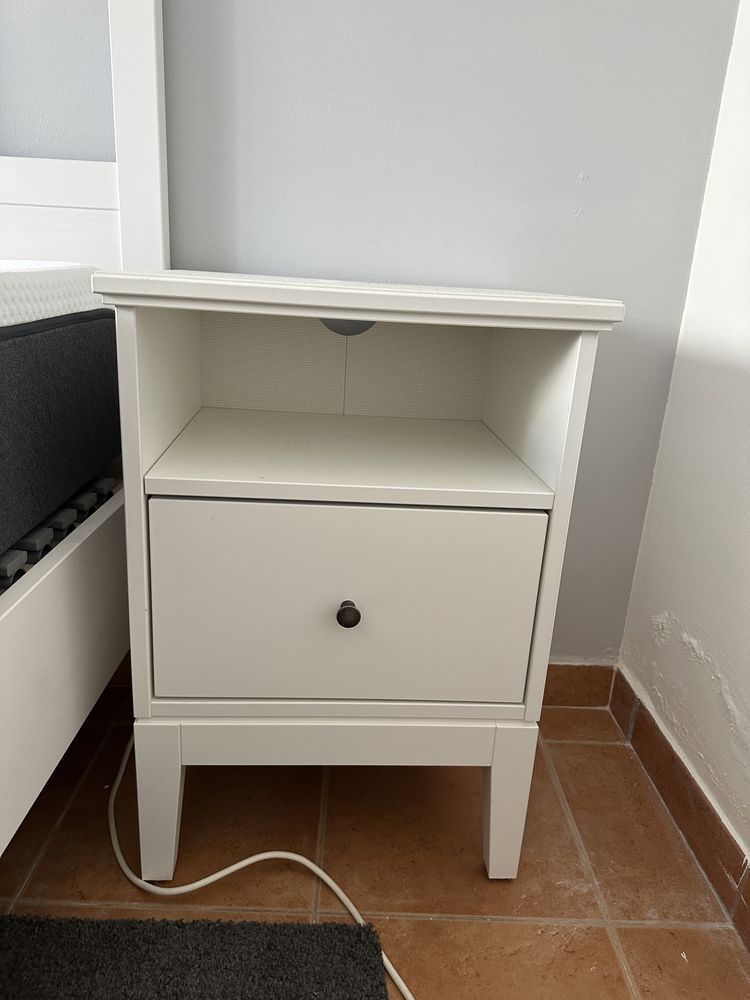 Mesa de cabeceira IKEA Idanas