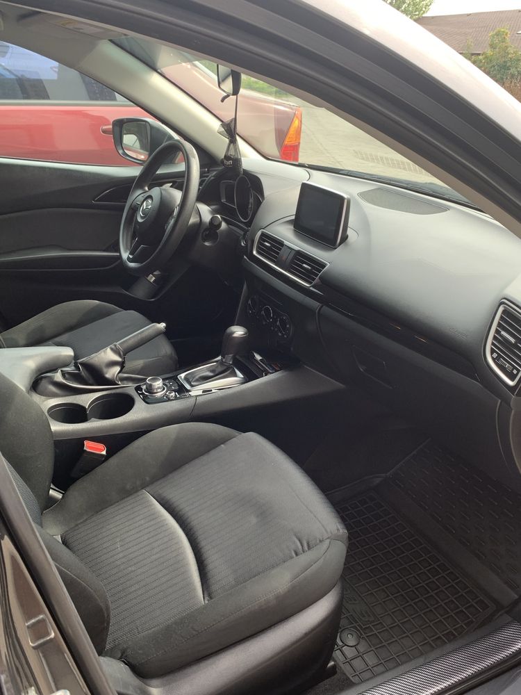 MAZDA 3 2015 року