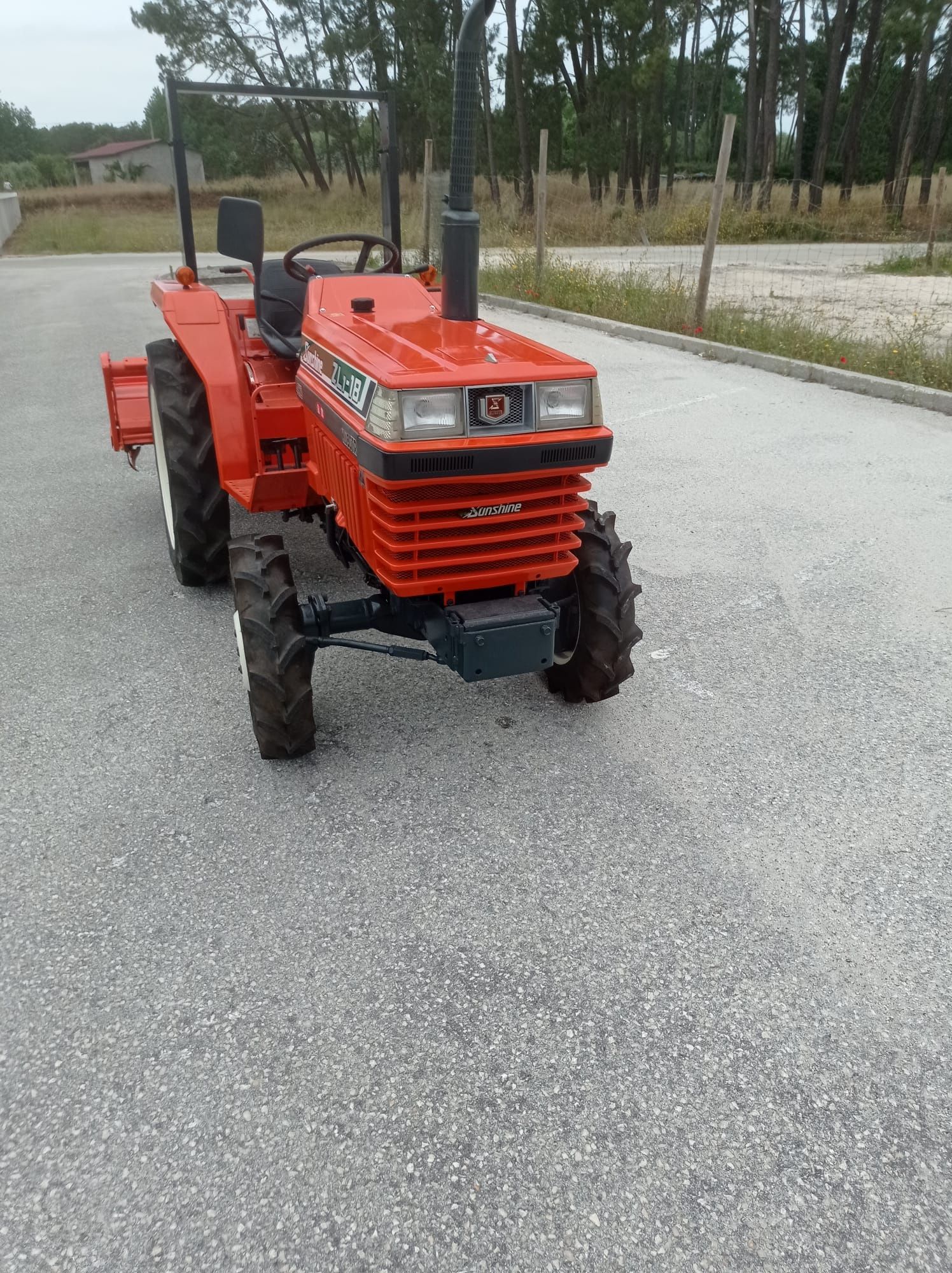 Trator com Frese Kubota Sunshine