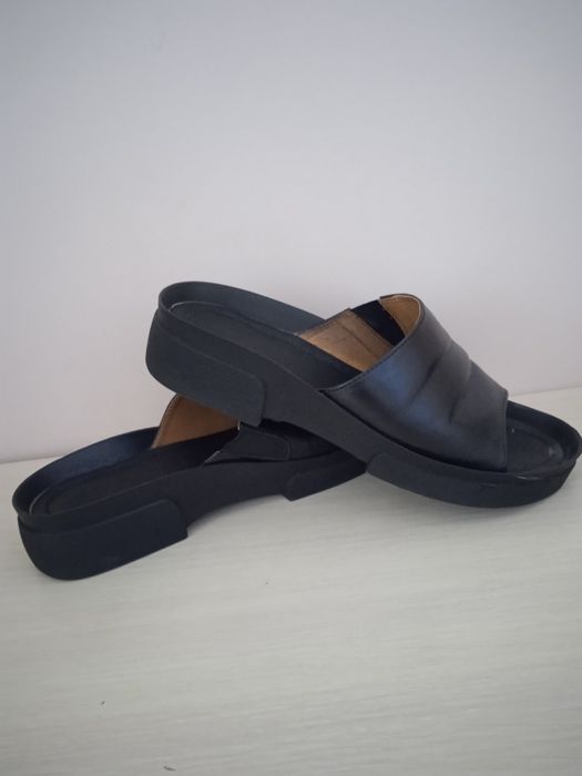 Шкіряні  жіночі шльопанці