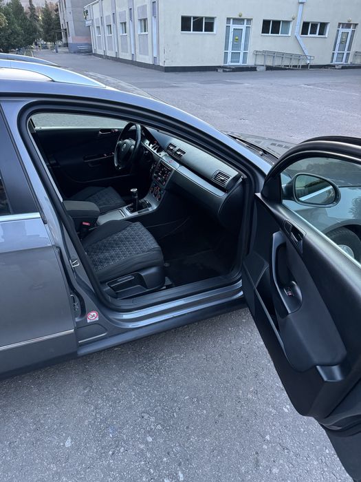 Volkswagen Passat B6 2007р 2,0tdi механіка 6 в ідеальному стані дизель