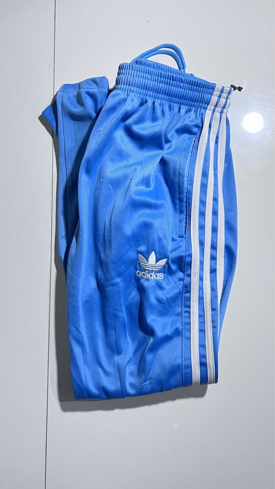 Świretne dresy Adidas retro niebieski kolor suwaki