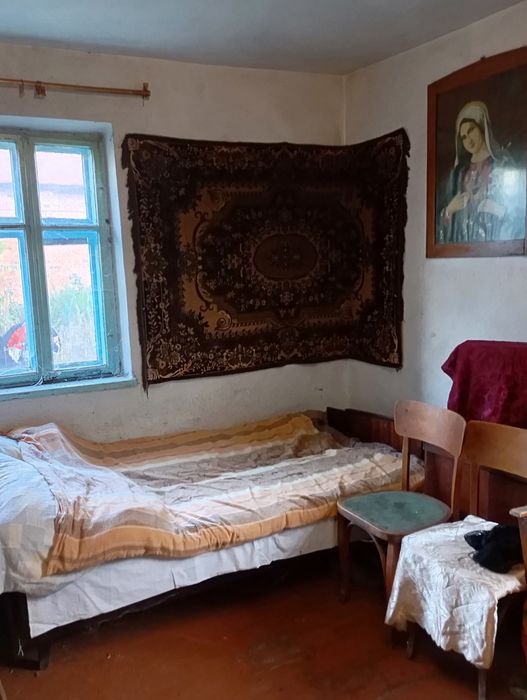 Продам участок з хатою