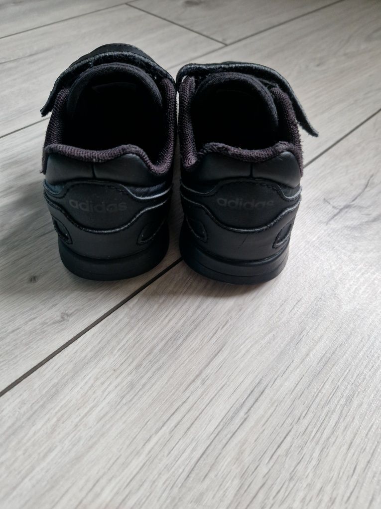 Adidasy chłopięce 30