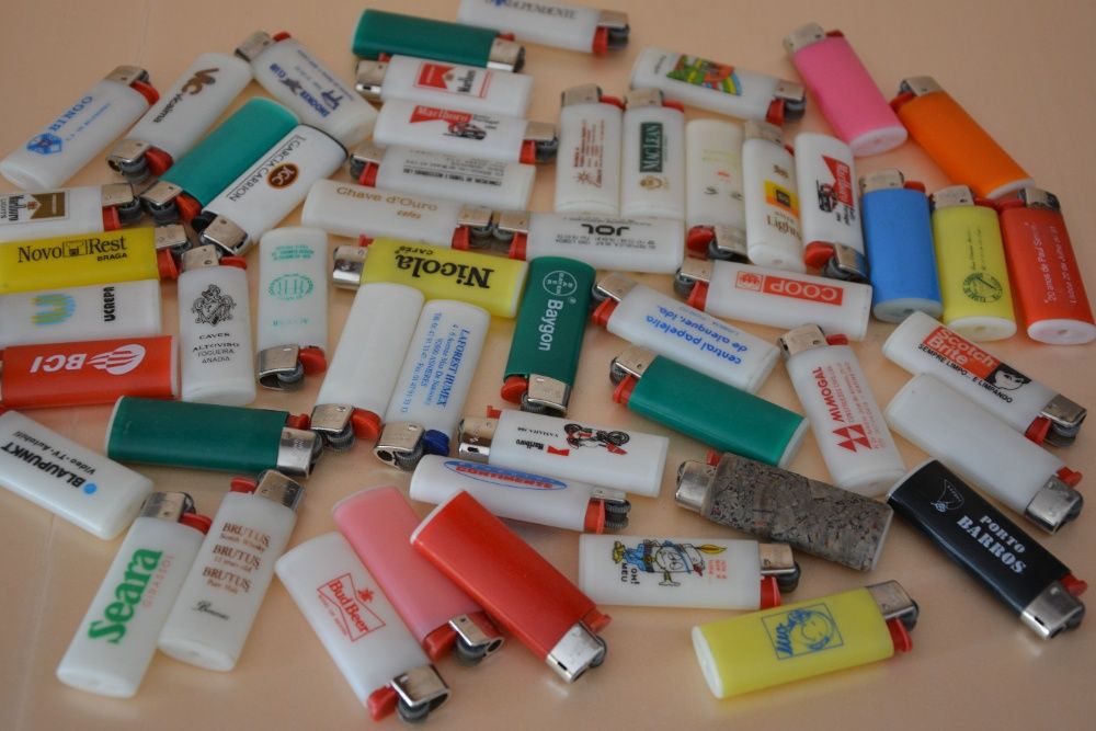 Coleção isqueiros Bic com publicidade