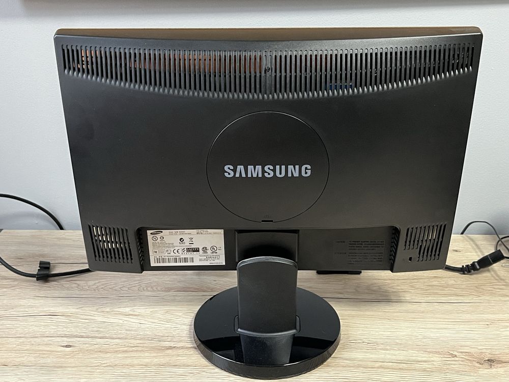 Monitor Samsung 19” jak nowy