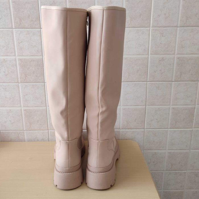 Чоботи жіночі р. 41 демісезонні. В гарному стані.