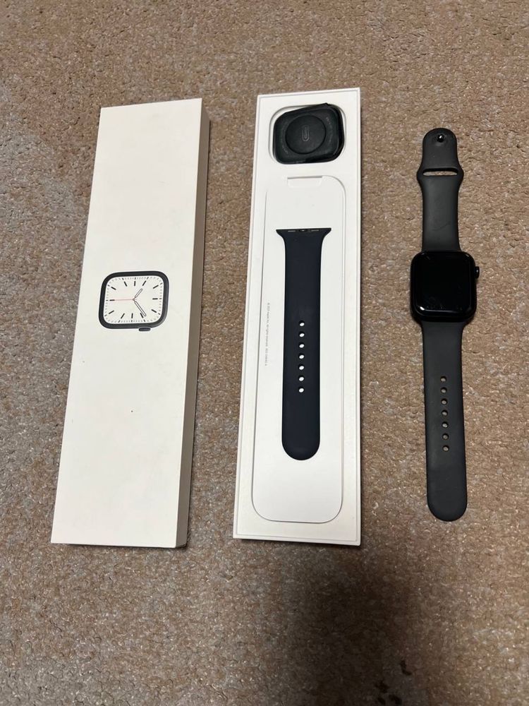 Apple Watch 7 45mm є царапинки, комплект
