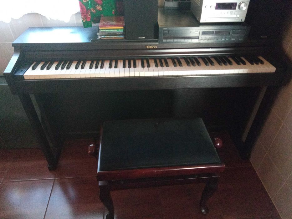 Pianino Roland HP201