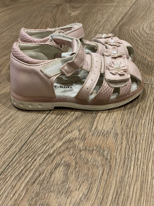 Босоніжки для дівчинки